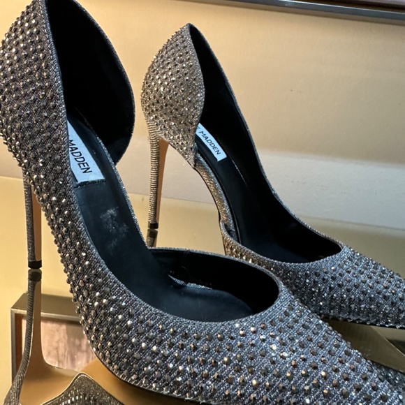 Steve Madden Silver Stud Heel - Picture 4 of 5